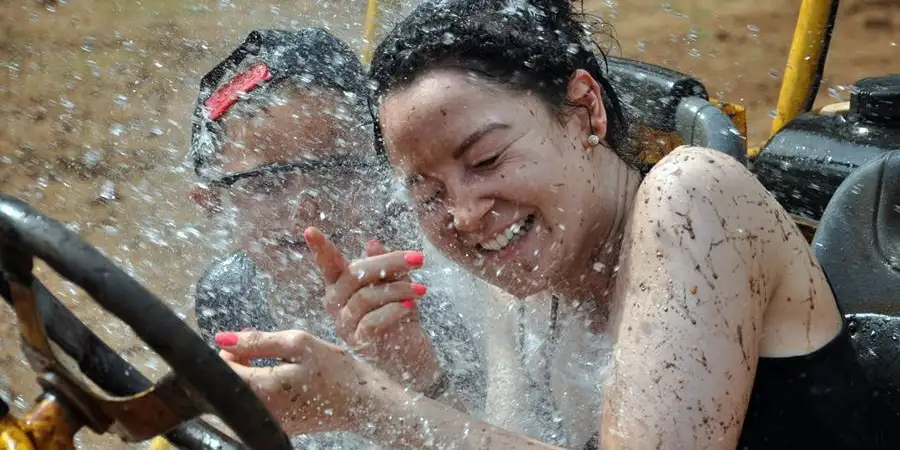 Yan Buggy Safari: Çamurlu Parkurlar Macerası