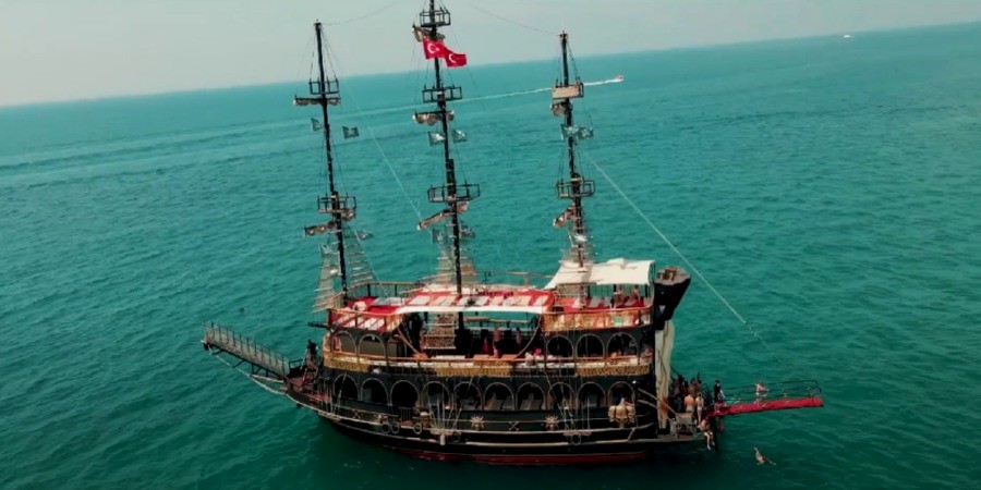 Antalya Sunset Korsan Tekne Turu: Büyük Ali Baba Akşam Gezisi & Düden Şelalesi